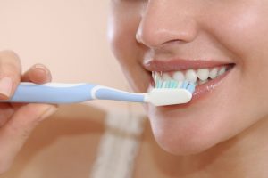 اشتباهات رایج مسواک زدن